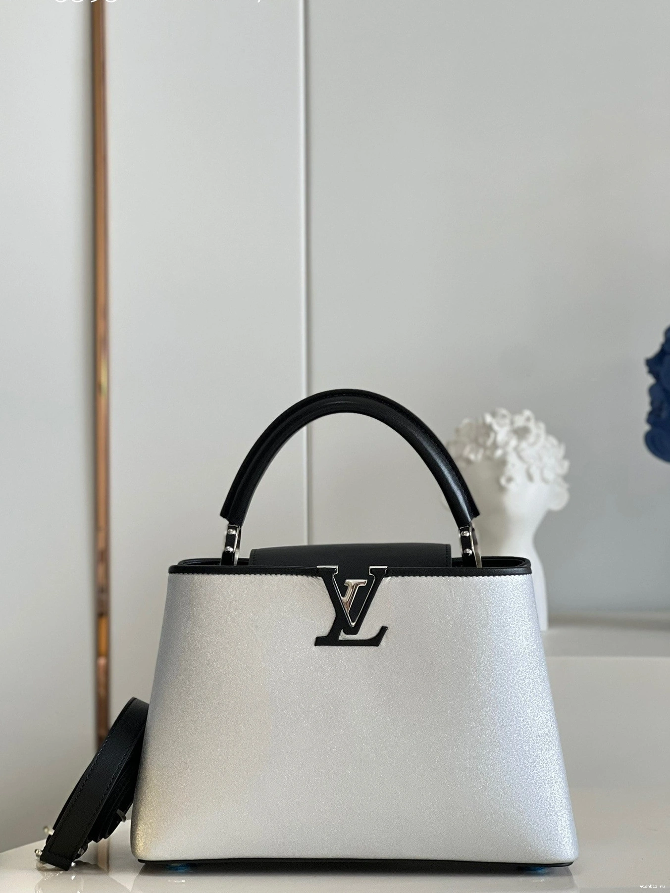 WIS LOUIS BB CAPUCINES VUITTON 0227